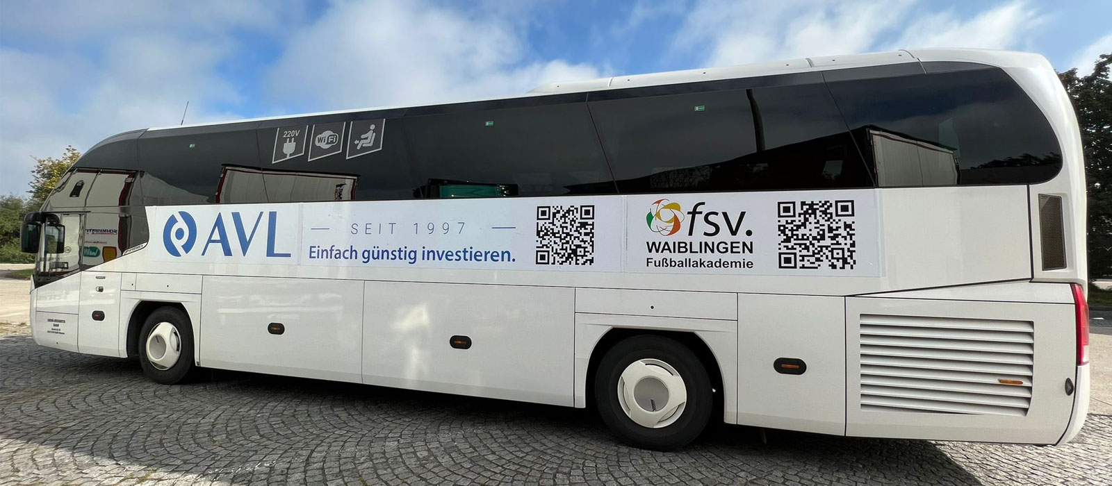 Bus mit AVL Logo