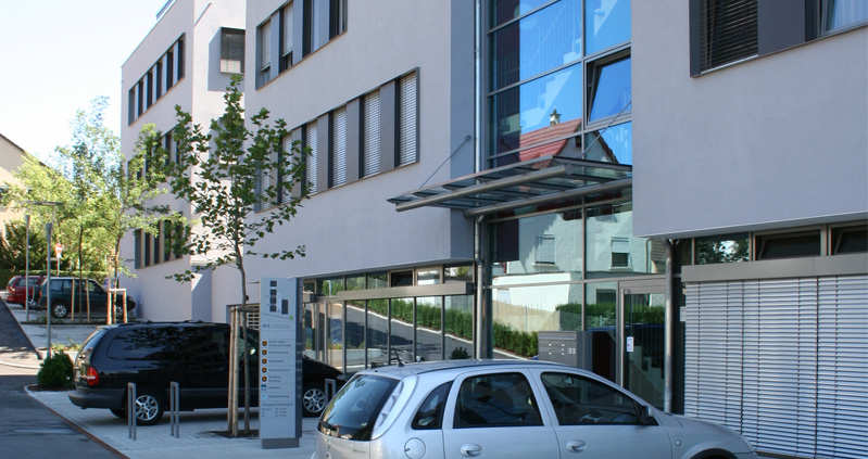 AVL Firmengebäude Ansicht Eingang rechts